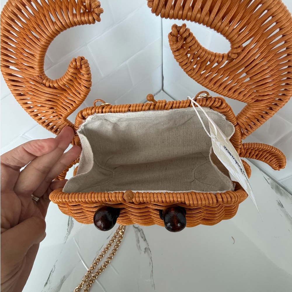 Tommy Bahama Tan Wicker Crab Purse - Picture 6 of 8